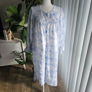 Gilligan & O'Malley Vintage Floral Blue White Cottagecore Long Sleeve Nightgown